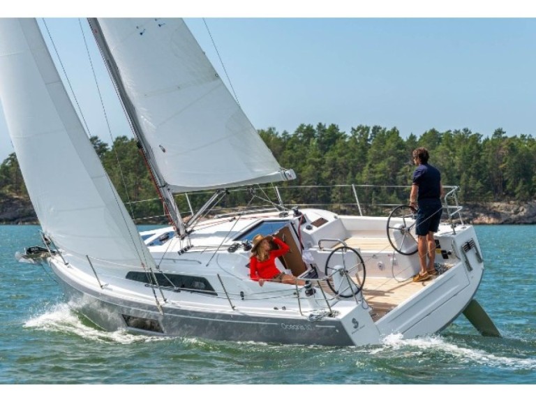 Hire Sailboat with or without skipper Bénéteau Furnari