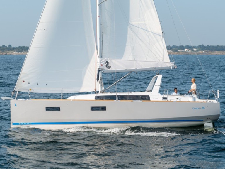 Sailboat to hire Furnari at the best price