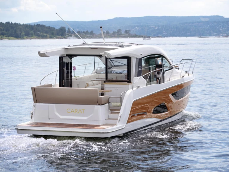 Hire Motorboat Sealine with a boat licence