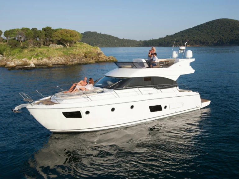 Motorboat hire in Pula - Bavaria Virtess 420 Fly