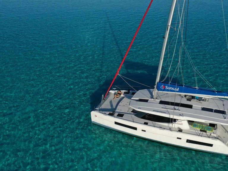 Hire Catamaran Leopard with a boat licence