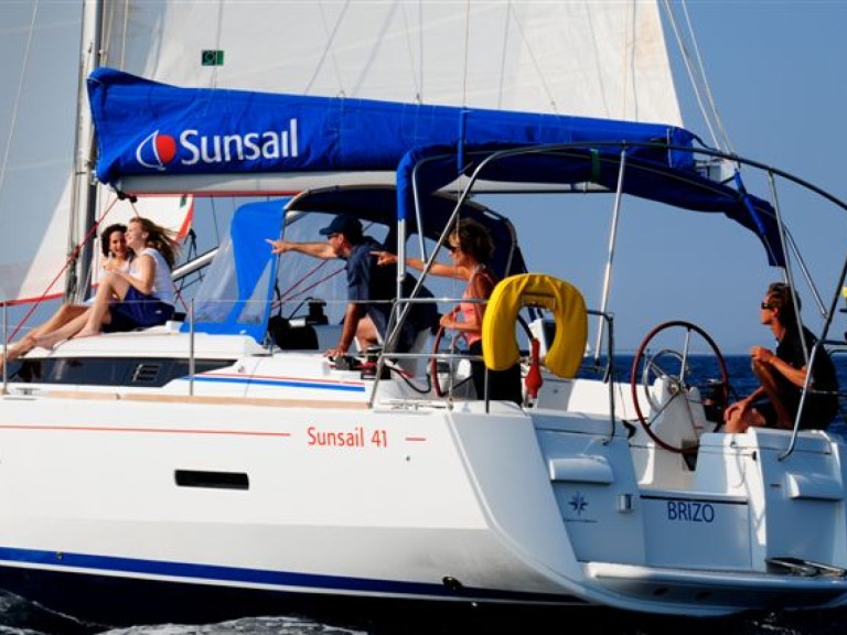 Hire Sailboat Jeanneau with a boat licence