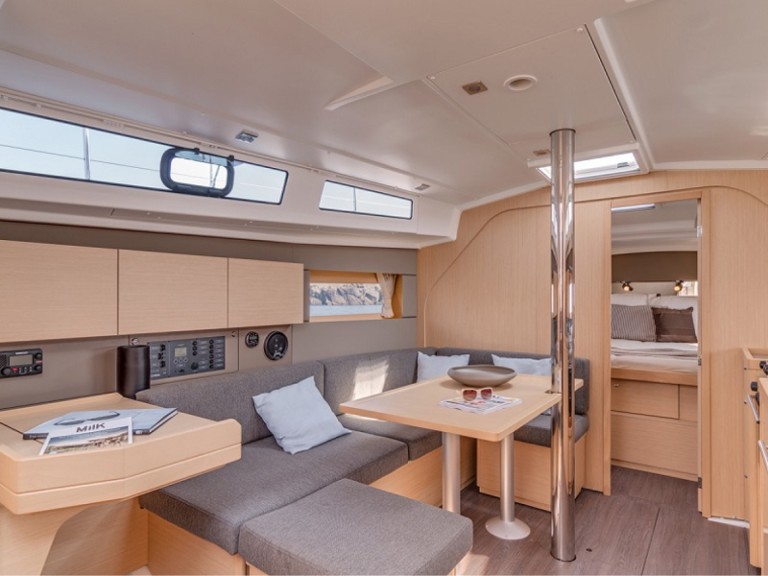 Hire a Bénéteau Oceanis 38 Cannigione