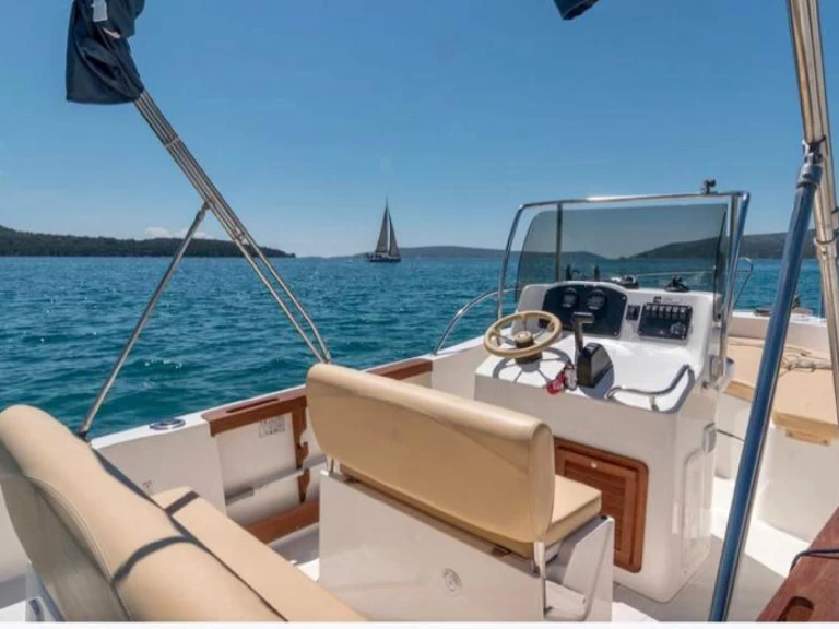 Motorboat hire in Trogir - Capelli Cap 20