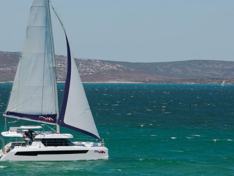 Yacht hire Road Town cheap Leopard 42