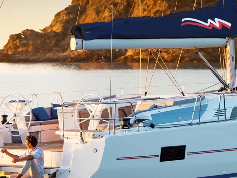 Sailboat to hire Oyster Pond at the best price