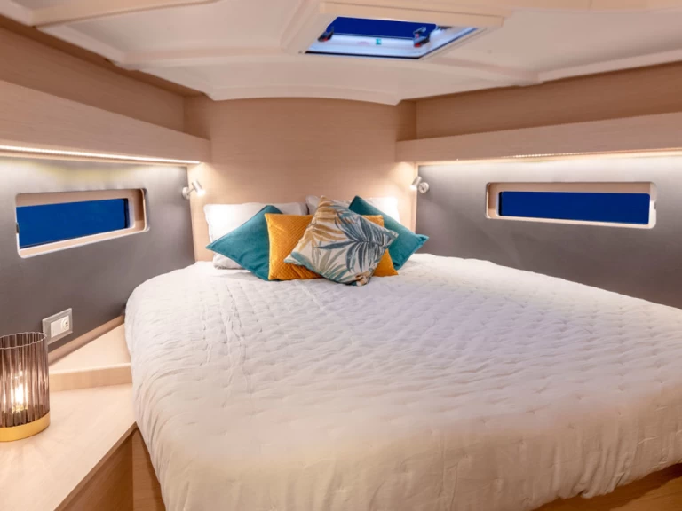 Hire Sailboat  with a boat licence