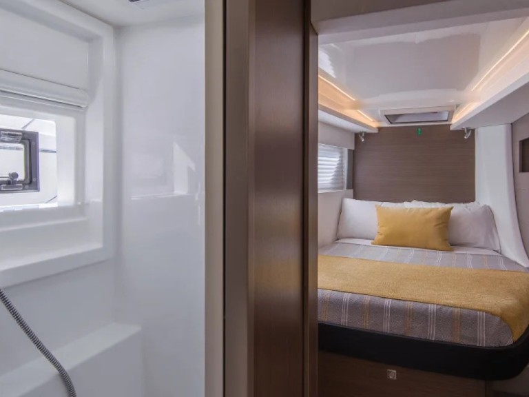 Yacht hire Antigua cheap Leopard 42