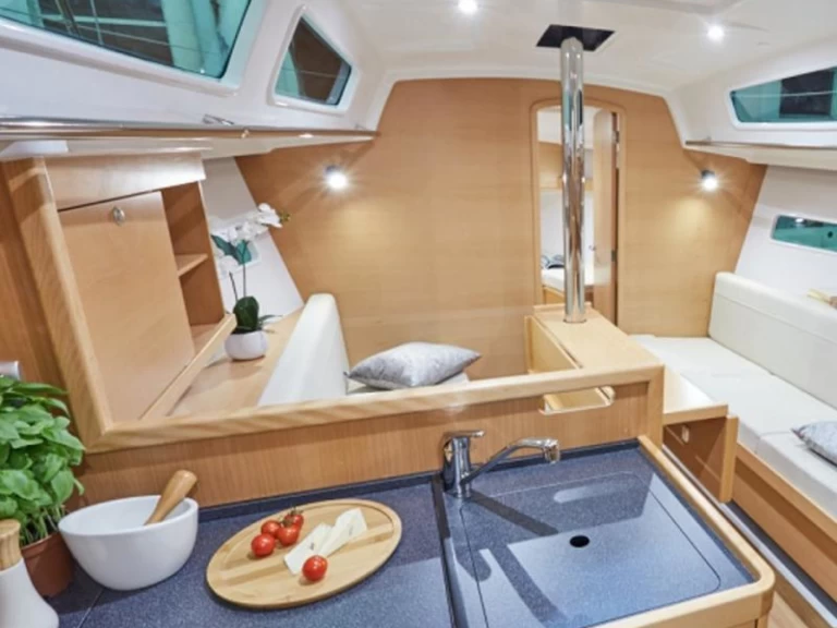 Hire Sailboat Jeanneau with a boat licence