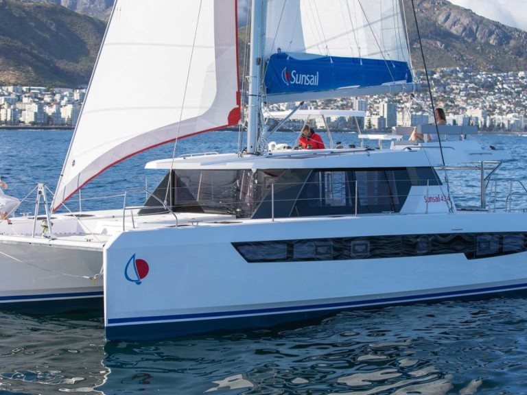 Charter a  Sunsail 424/4/4 in Le Marin on Samboat