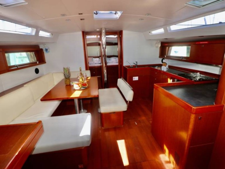 Charter a Bénéteau Oceanis 48 in Cannigione on Samboat