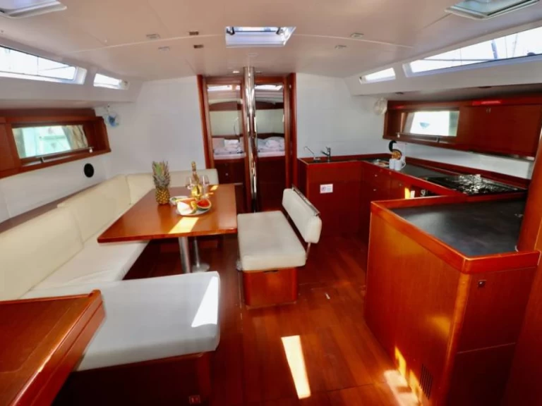 Charter a Bénéteau Oceanis 48 in Cannigione on Samboat