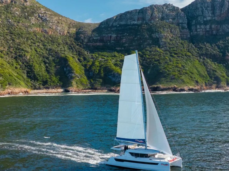 Hire Catamaran Leopard with a boat licence