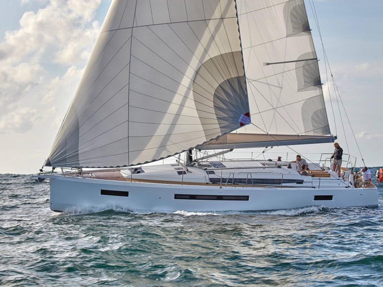 Yacht charter Furnari - Jeanneau Sun Odyssey 490 on SamBoat