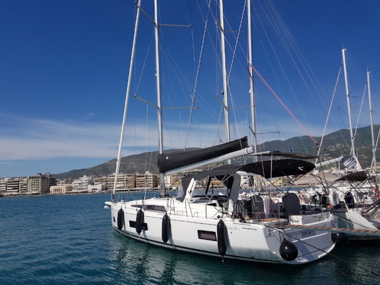 Charter a Bénéteau Oceanis 46.1 in Volos on Samboat