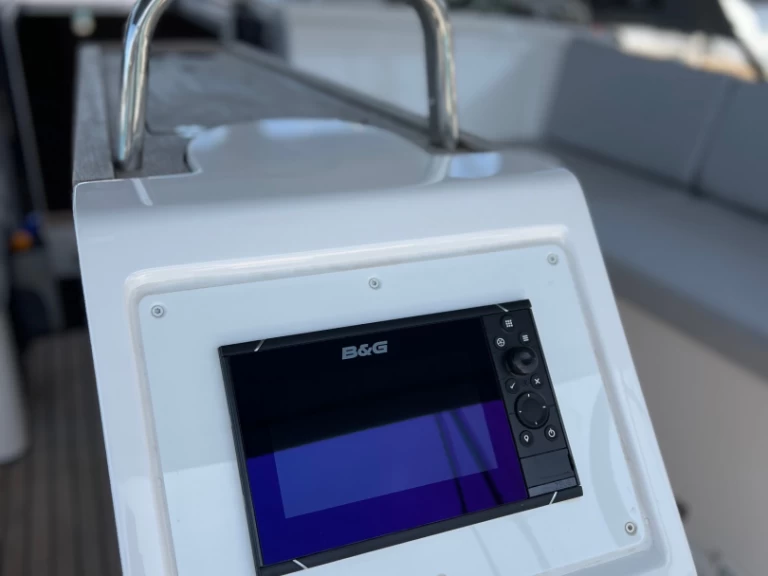 Hire Sailboat Bavaria with a boat licence