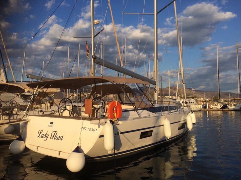Hire Sailboat Bavaria with a boat licence