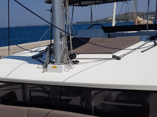 Charter a Lagoon Lagoon 450 F in Lefkáda on Samboat