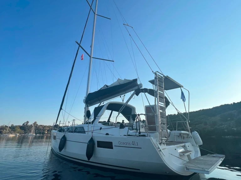 Bénéteau Oceanis 41.1 charter bareboat or skippered in  Lefkáda