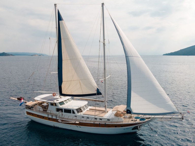 Sailboat to hire Dubrovnik at the best price
