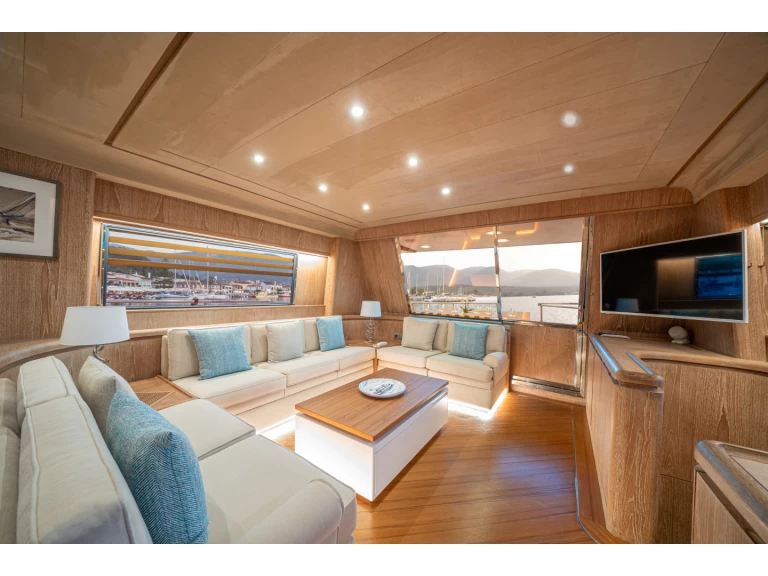 Luxury Yacht to hire Sami at the best price