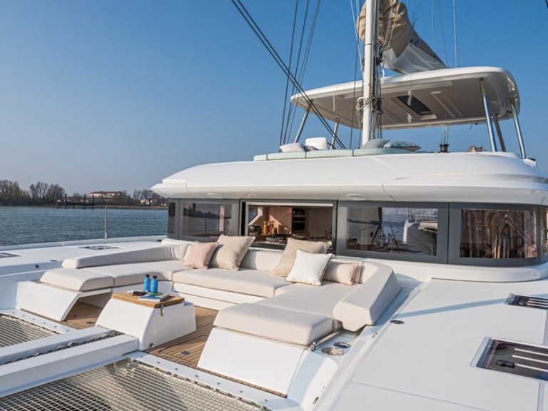 Yacht charter Alimos - Lagoon Lagoon 55 on SamBoat