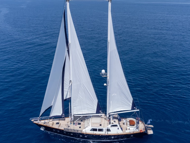 Hire a  CCYD 85 Piraeus