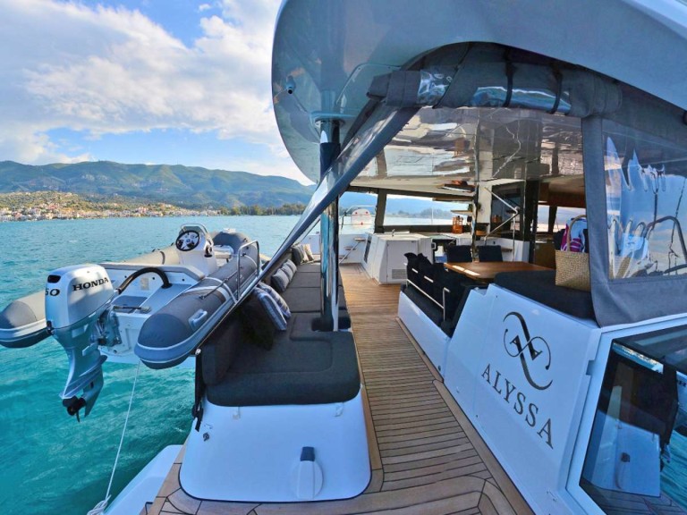 Charter a Lagoon Lagoon 560 S2 in Lávrio on Samboat
