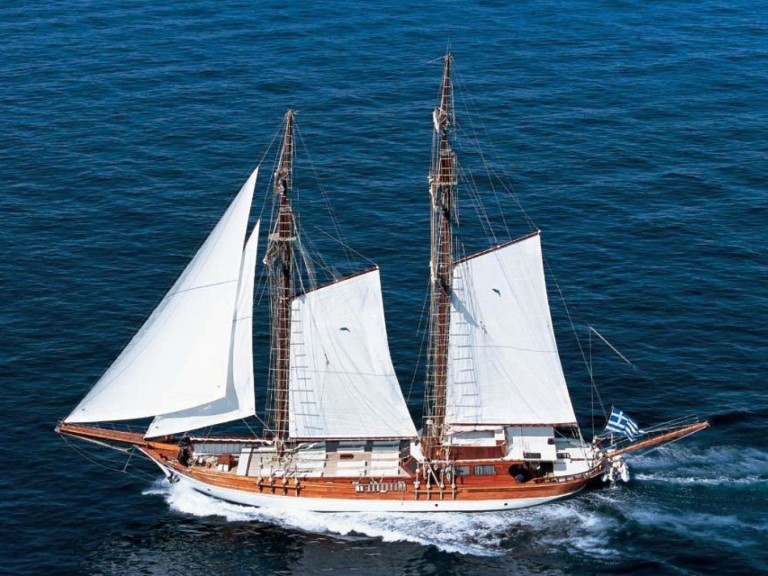 Sailboat to hire Alimos at the best price