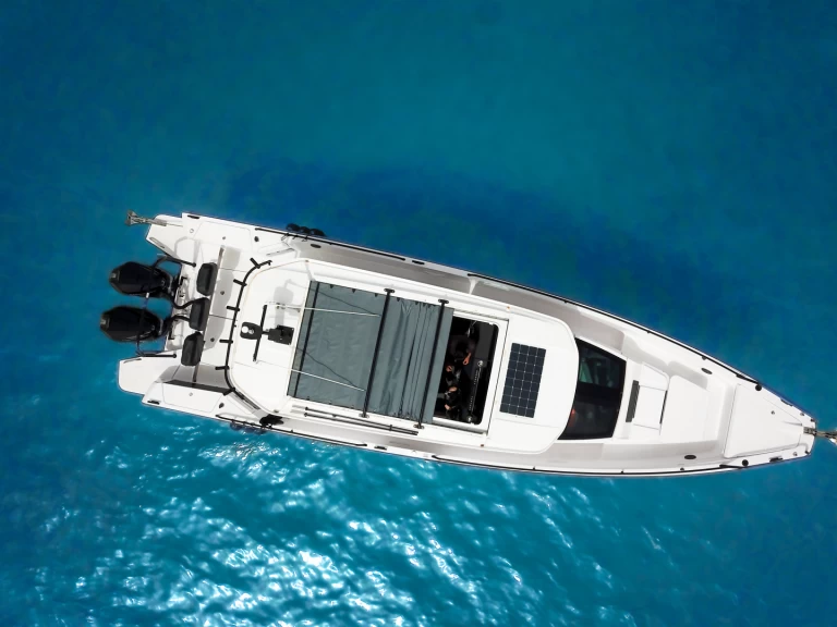 Hire Motorboat Axopar with a boat licence