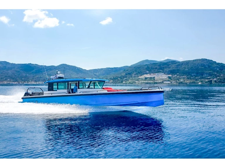 Motorboat hire in Gouvia - Axopar Axopar 37 XC Cross Cabin