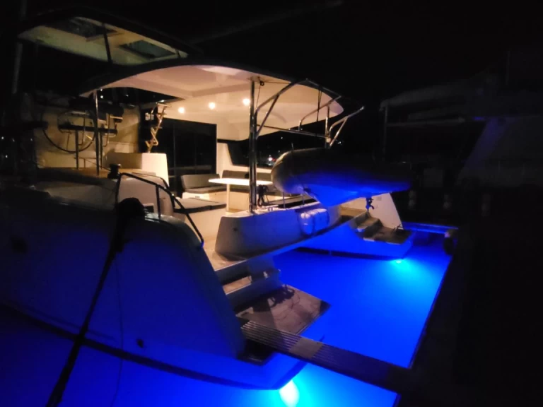 Hire Catamaran Lagoon with a boat licence