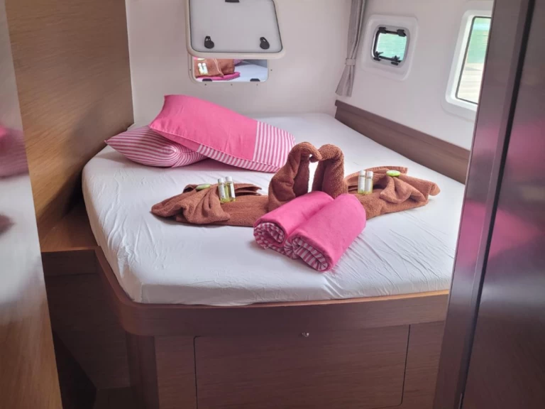 Charter a Lagoon Lagoon 42 in Mahé on Samboat