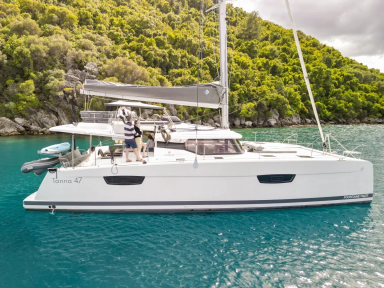 Hire Catamaran Fountaine Pajot with a boat licence