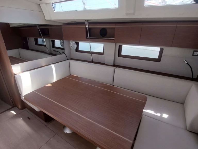 Yacht charter Gouvia - Bénéteau Oceanis 51.1 on SamBoat