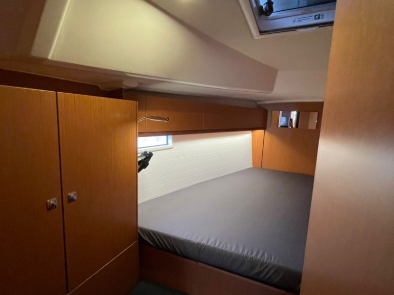 Hire a Bavaria Cruiser 46 Alimos