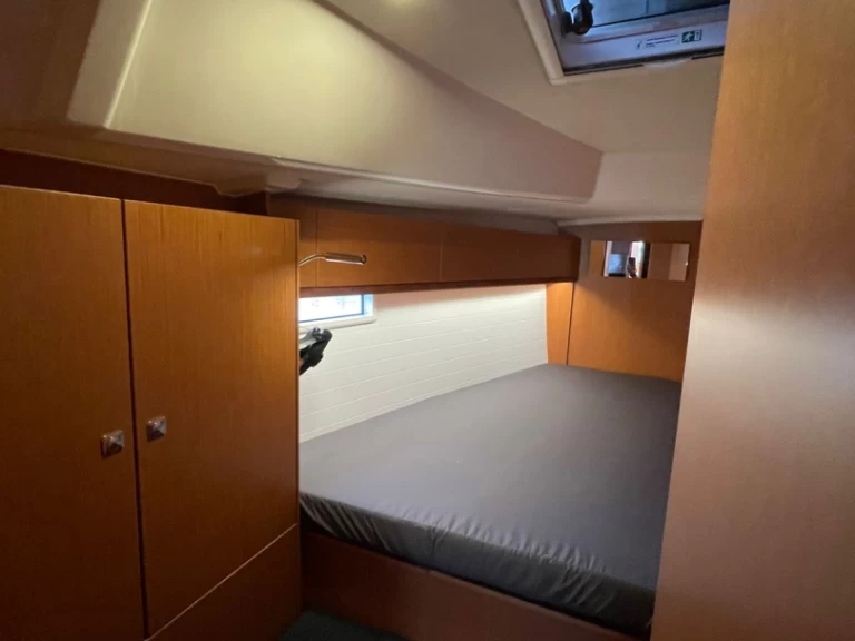 Sailboat hire in Lávrio - Bavaria Cruiser 46