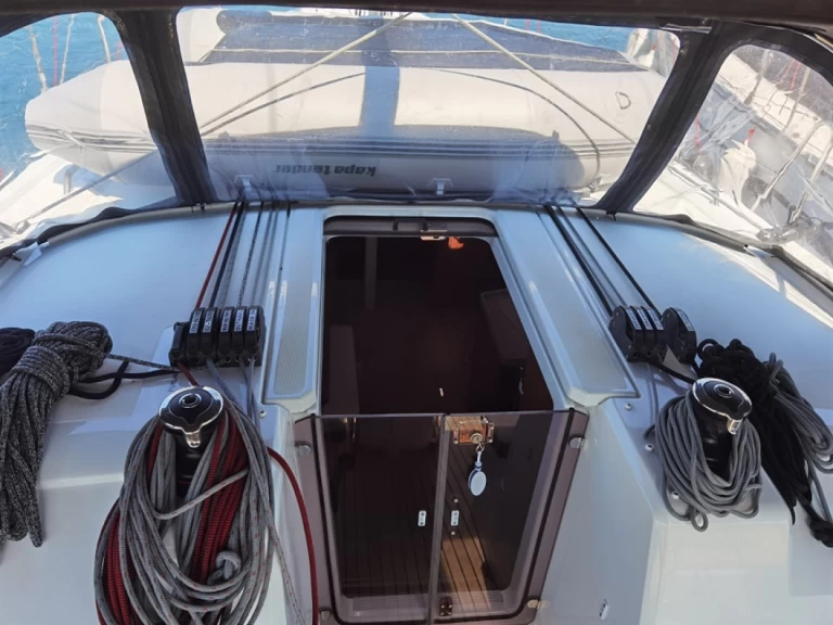 Charter a Bénéteau Oceanis 40.1 in Sami on Samboat