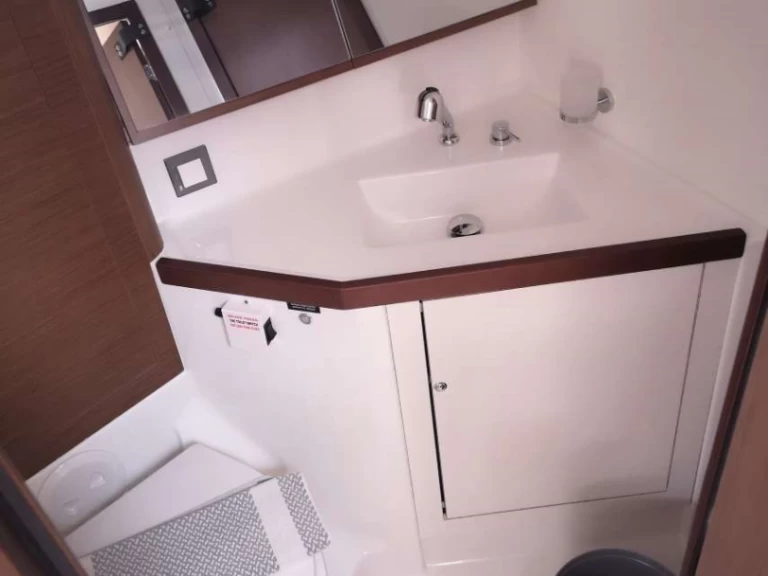 Bénéteau Oceanis 46.1 charter bareboat or skippered in  Lávrio