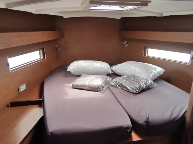 Sailboat hire in Sami - Bénéteau Oceanis 40.1