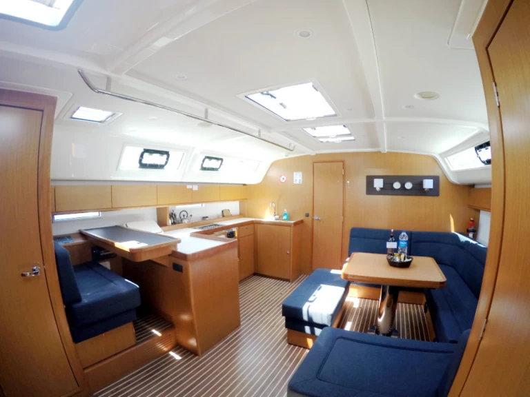 Hire Sailboat with or without skipper Bavaria Lávrio