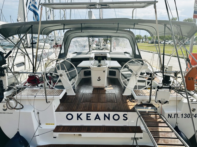 Sailboat to hire Alimos at the best price