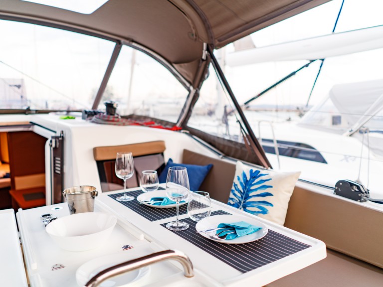 Hire Sailboat with or without skipper Jeanneau Lefkáda