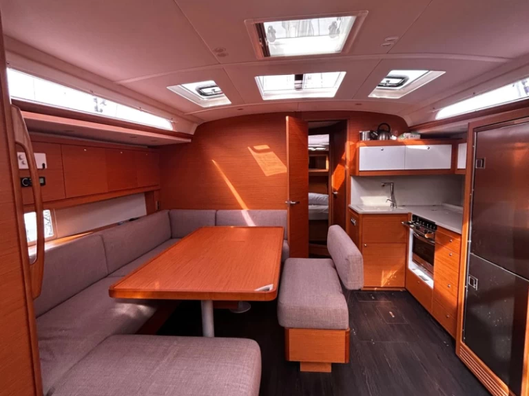 Sailboat hire in Furnari - Dufour Dufour 470