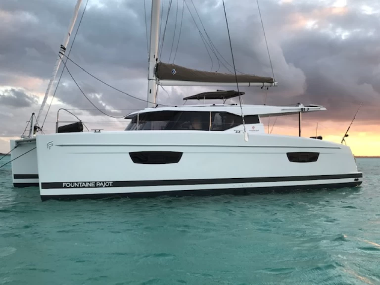 Catamaran to hire Road Town at the best price