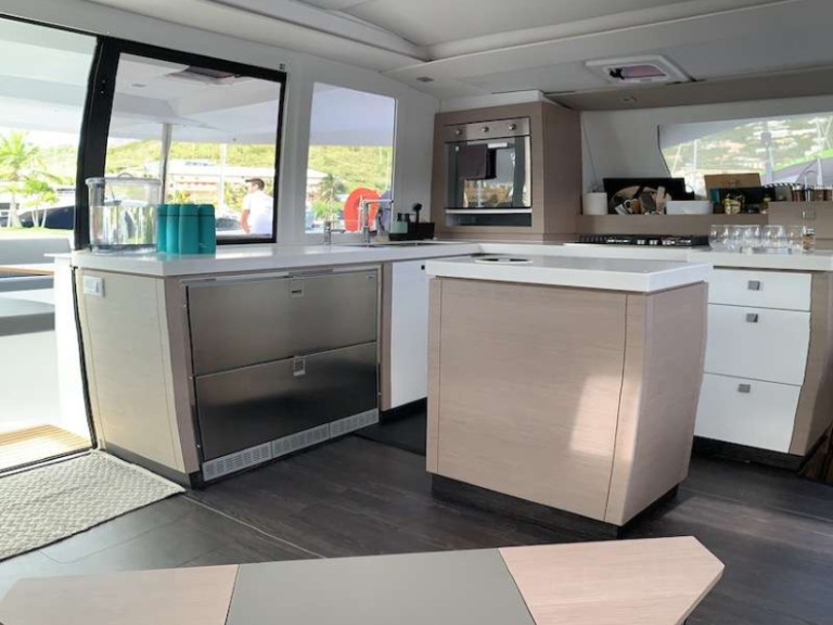Catamaran hire in Road Town - Fountaine Pajot Saona 47