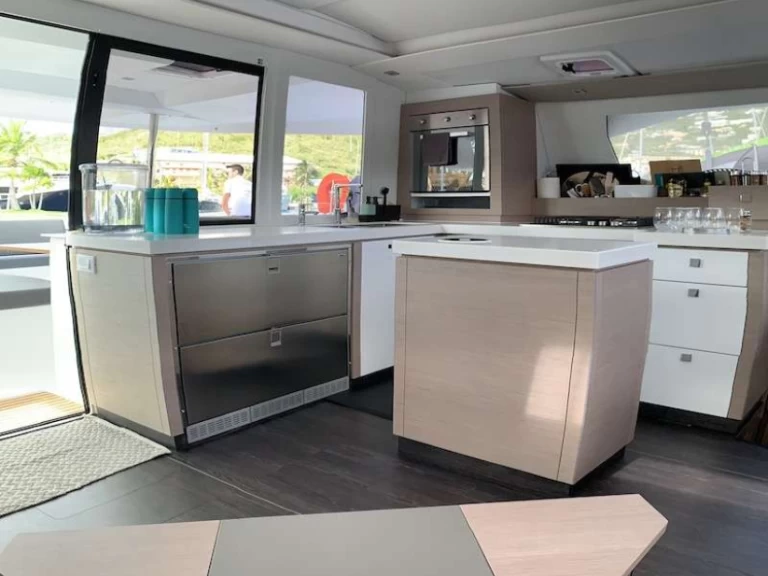 Catamaran hire in Road Town - Fountaine Pajot Saona 47