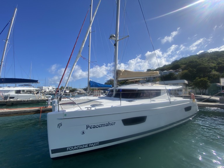 Hire Catamaran Fountaine Pajot with a boat licence