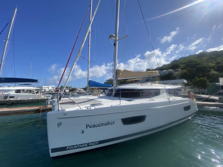 Hire Catamaran Fountaine Pajot with a boat licence
