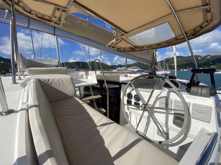 Catamaran to hire Road Town at the best price